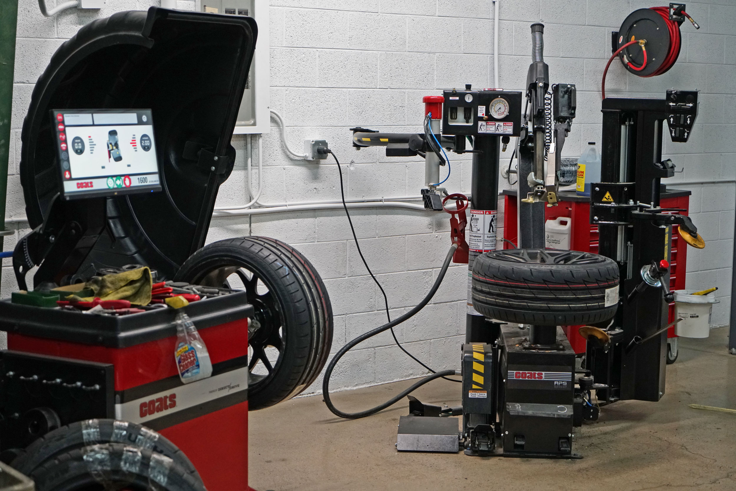 Image of a tire undergoing tire alignment in the machine.